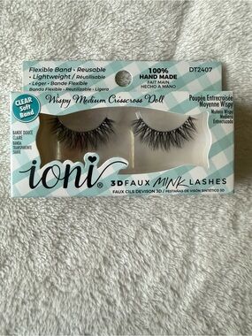 Ioni 3D Faux Mink Lashes in the "Wispy Medium Crisscross Doll" style